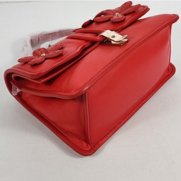 🔹️MCM 🔹️Red Leather Run Candy Small Crystal Flower Small Flap Shoulder Bag NWT - Picture 3 of 8